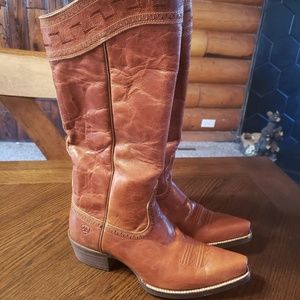 Size 8.5 Ariat Sahara boots